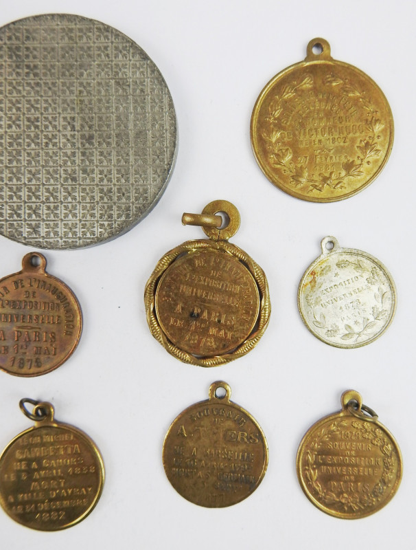IIIe REPUBLIQUE : Lot de 12 médailles ou médaillettes Expo. Universelle 1878, vi...