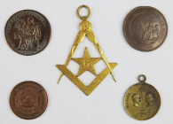 IIIe REPUBLIQUE. FRANC-MACONNERIE : lot comprenant 4 médailles et 1 insigne. En l’état