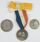 ETATS DU VATICAN : lot comprenant décoration Pie XI – petite médaille Jean XXIII Vatican 2 – monnaie argent 2 lire Pie IX 1866. En l’état