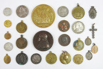 ETATS DU VATICAN : lot de monnaies et de médailles à l’effigie de papes ou religieuses dont Pie IX et Concile Œcuménique 1869. En l’état
