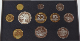 FRANCE - MONNAIE DE PARIS - FLEURS DE COINS : Coffret de 12 monnaies, 2000¸ dont argent.