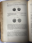 HEAD B.V., Historia Numorum – A Manuel of Greek Numismatics, Oxford, Clarendon Press, 1911. New and enlarged edition. 966p.
Reliure de toile rouge car...