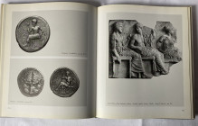 HOLLOWAY, R. Ross, Art and Coinage in Magna Graecia, Bellinzona, Edizioni Arte e Moneta, s.d. (1978). 173 pages
Bel exemplaire relié avec jaquette.