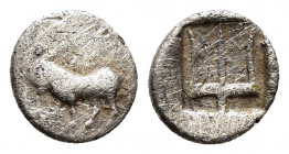 ASIA MINOR.Uncertain.(4th century BC).).Obol.

Obv : Bull standing to left.

Rev : Trident head.

Condition : Some scratches.Very fine.

Weight : 0.53...