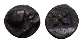 TROAS.Kolone.(4th Century BC).Obol.

Obv : Helmeted head of Athena right.

Rev : Star within incuse square.
SNG Arikantürk 426; SNG Kayhan 1583.

Cond...