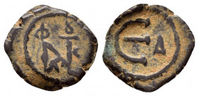 JUSTIN II.(565-578).Constantinople.Decanummium.

Obv : Monogram.

Rev : Large epsilon, officina letter to right, no mintmark.
Sear 363.

Condition : G...
