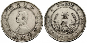 Republik / Republic
 Dollar / Yuan o. J. / ND. (16 / 1927). 39.1 mm. Silber / Silver. Memento. KM Y 318. 26.80 g. Sehr schön + / Very fine +.
