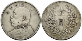 Republik / Republic
 Dollar / Yuan 10 (1921). 38.8 mm. Silber / Silver. Yuan Shih-Kai. Mit sieben Zeichen über den Kopf / With seven characters above...