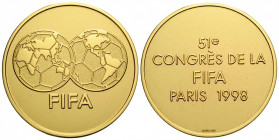 Vergoldete Kupfer-Nickel-Zinkmedaille / Gilt copper-nickel-zinc medal 1998. 50.1 mm. FIFA. Fédération Internationale de Football Association / Vereini...