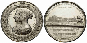 1851. 51.1 mm. Zinnmedaille / Tin medal. QUEEN VICTORIA & PR: ALBERT. Portraits. Rv. THE INTERNATIONAL INDUSTRIAL EXHIBITION. 38.50 g. Vorzüglich / Ex...