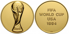 Vergoldete Kupfer-Nickel-Zinkmedaille / Gilt copper-nickel-zinc medal 1994. 49.9 mm. FIFA. Fédération Internationale de Football Association / Vereini...