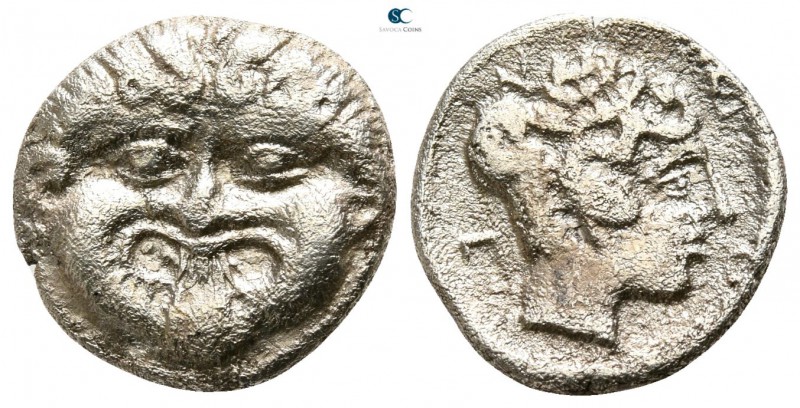 Macedon. Neapolis 424-350 BC. 
Hemidrachm AR

12mm., 1,81g.

Gorgoneion fac...