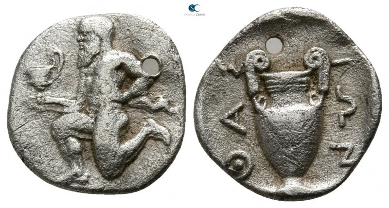 Islands off Thrace. Thasos circa 450-425 BC. 
Obol AR

10mm., 0,80g.

Satyr...