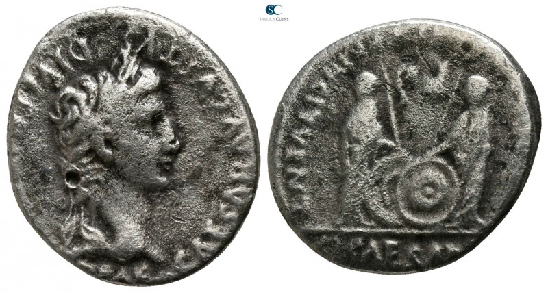 Augustus 27-14 BC. Rome
Denarius AR

17mm., 3,07g.

CAESAR AVGVSTVS DIVI F ...