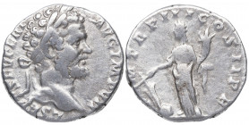 195 d.C. Septimio Severo. Roma. Denario. DS 4119 f.1 . Ag. 2,85 g. PM TR P III COS II PP. Fortuna a izq. MBC+. Est.60.