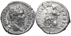 207 d.C. Septimio Severo. Roma. Denario. DS 4131 f. Ag. 2,86 g. RESTITVTOR VRBIS. Roma sedente a izq. MBC+. Est.70.