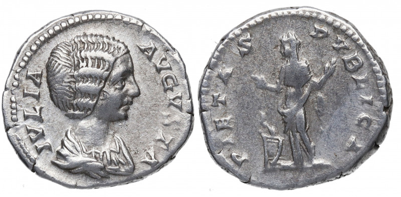 202 d C. Julia Domna. Roma. Denario. DS 4208 f. Ag. 3,58 g. PIETAS PVBLICA. Pied...