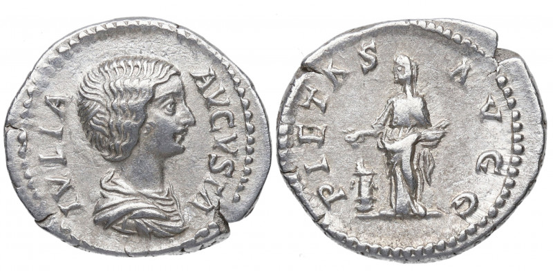 204 d C. Julia Domna. Roma. Denario. DS 4209 b. Ag. 3,58 g. PIETAS AVGG. Piedad ...