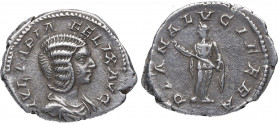 214 d C. Julia Domna. Roma. Denario. DS 4254 h. Ag. 2,91 g. DIANA LVCIFERA. Diana a izq con antorcha. MBC+. Est.60.