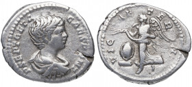 200 d.C. Geta. Roma. Denario. DS 4507 d. Ag. 3,42 g. VICT AETERN. Victoria  a izq. con escudo a sus pies. MBC+. Est.60.