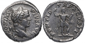 217 d.C. Caracalla. Roma. Denario. DS 4422 o.4. Ag. 2,89 g. PONTIF TR P X COS II. Valor a dch. con lanza y parazomium. Est.70.