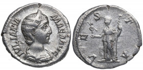 226 d.C. Julia Mamea. Roma. Denario. DS 4956 c. Ag. 2,95 g. VESTA. Vesta a izq con paladión y cetro. MBC+. Est.70.