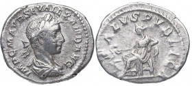 222 d.C. Alejandro Severo (231-235 d.C). Roma. Denario. DS 4814 j. Ag. 3,06 g. SALVS PVBLICA. Salud sentada a izq. MBC+. Est.60.