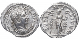 225 d.C. Alejandro Severo (231-235 d.C). Roma. Denario. DS 4815 a. Ag. 2,87 g. FIDES MILITVM. Fidelidad entre 2 estandartes. MBC+. Est.60.