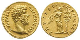 Lucius Verus
Auréus (7,26 g) au buste nu de l’empereur.
R/ Victoire tenant un bouclier inscrit VIC AVG . Frappe de Rome, 163-164.
Ref : C 248, Cal 217...