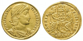 Constance II (337-361).
Solidus (4,43 g) d’Antioche au buste diadémé, drapé et cuirassé de l’empereur.
R/ Rome et Constantinople tenant un bouclier ...