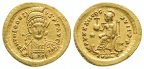 Théodose II (402-450).
Solidus (4,44 g) de Constantinople, COMOB. R/ Constantinople assise à g. tenant sceptre et globe crucigère.
Ref : Sear.21140...