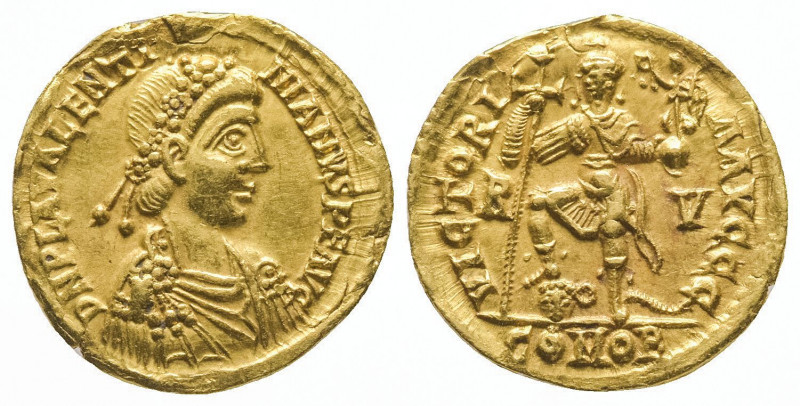 Valentinien III (425-455).
Solidus de Ravenne (4,40 g) au buste diadémé de l’emp...