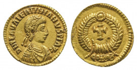 Valentinien III (425-455). Trémissis (1,47 g) de Rome au buste lauré, cuirassé et drapé de l’empereur.
R/ Croix dans une couronne, COMOB à l’exergue. ...