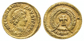 Majorien (457-461).
Trémissis (1,48 g) au buste casqué de l’empereur tenant une lance.
R/ Croix dans une double couronne.
Ref : C 16, RIC 3747.
Rare e...