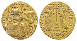 Constant II.
Solidus (4,34 g) aux bustes de face de Constant et Constantin IV.
R/ Croix potencée entre Héraclius et Tibère tenant chacun un globe cruc...