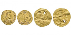 Lot de deux triens byzantins. TTB et TB (troué)