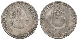 HENRI II (1547-1559).
Demi teston au croissant, Paris, n.d., (4,48 g.)
Ref : Dy 986 A, Ciani 1297, Sb. 4582.
Rare et TB