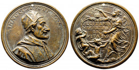 VATICAN. INNOCENT XI.
Médaille de bronze (68 mm) au buste du pape, possiblement par Giovanni Zanobio Weber de Florence (signée I.V.F).
R/ La Renommée ...