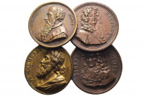 DIVERS.
Lot de 9 médailles fondues ou frappées (environ 50 mm) des 17ème et 18ème siècle à portraits princi- palement d’écrivains (Malherbe, Racine, C...