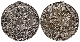 Prague (16 ème siècle). Thaler de la peste en argent (46 mm) au serpent de bronze entouré de personnages. R/ Le Christ sur la croix avec quatre soldat...
