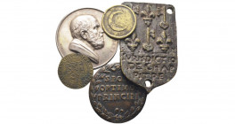 DIVERS. Réunion de quinze médailles et documents divers : médaille de bronze (70 mm) datée 1660, au buste de Louis XIV pour la paix entre la France et...