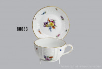 Porzellan-Kaffeetasse mit Unterteller, Meissen, aus dem Service für Kaiser Wilhelm II. (1888-1918), datiert 1894, mit kaiserlichem Monogramm, Dekor Ne...