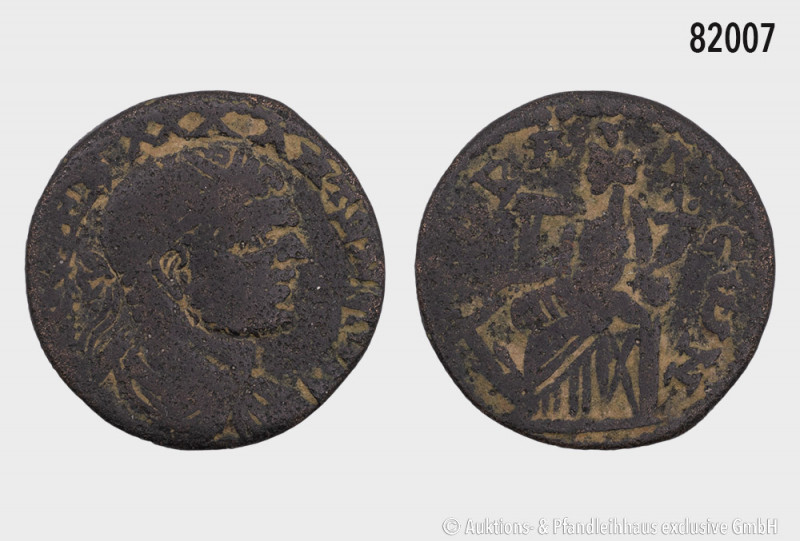 Römische Kaiserzeit, Caracalla, provinzialrömische Bronzemünze, Rs. Tyche mit St...
