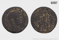 Römische Kaiserzeit, Caracalla, provinzialrömische Bronzemünze, Rs. Tyche mit Steuerruder und Füllhorn nach links sitzend, 12,14 g, 26 mm, sehr schön...