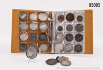 Kleiner Sammler-Nachlass, bestehend aus einem kleinen Münzalbum, darin 24 Münzen, u. a. 5 RM Hindenburg 1936 A (mit HK), 3 x 10-DM-Gedenkmünzen, 11 x ...