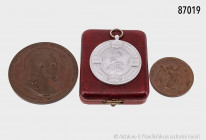 Konv. 3 Medaillen: Papst Leo XIII, auf das Hl. Jahr, in Original-Etui, Bronzemedaille 1835, von Loos/Gube, zur Silberhochzeit und Bronzemedaille o. J....