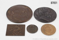 Konv. 4 Medaillen und eine Plakette, dabei Eisenmedaille 1917, von A. Kraus, auf Graf Ernst zu Reventlow, 84 mm, Bronzemedaille 1936, bei Poellath, Sc...