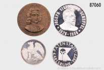 Konv. 3 Silbermedaillen Karlsruhe, u. a. auf Joseph Victor von Scheffel (2 x 1000 und 1 x 999 gepunzt), dazu Bronzemedaille 1924, auf das Adelspädagog...