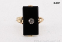 Ring, 585er Gelbgold, mit schwarzem Stein und kleinem Brillanten ca. 0,1 Karat, 3,1 g, Ringgröße 52, guter Zustand mit Alters- und Tragespuren