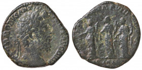 ROMANE IMPERIALI - Commodo (177-192) - Sesterzio - Testa laureata a d. /R Le tre Monete stanti, ognuna con cornucopia RIC 500 var. (AE g. 21,32)
 
q...